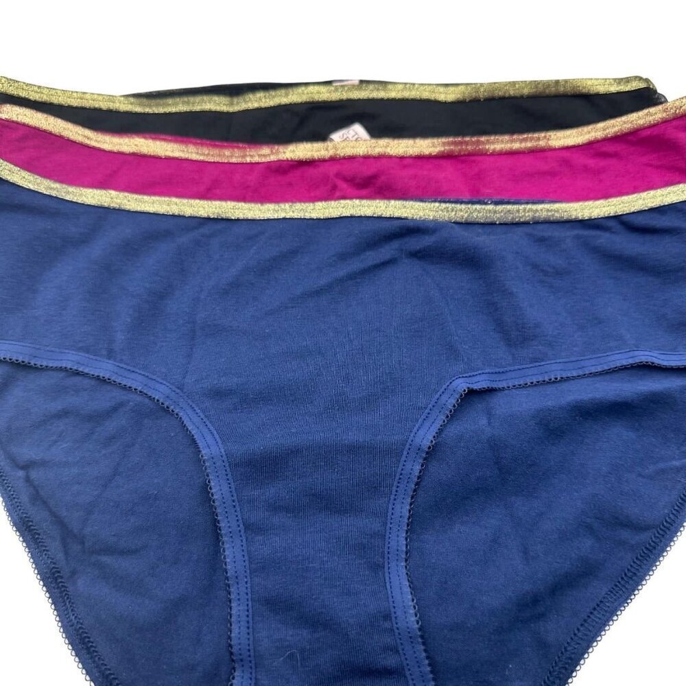 Victoria's Secret Pack‎ Three Panties Size Medium NWT